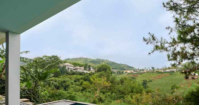 Hồ bơi Indah1 Mountain View Villa Dago Infinity Pool