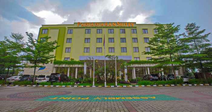 Bên ngoài Padjadjaran Suites Resort & Convention Hotel