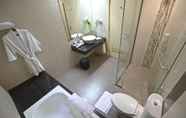 In-room Bathroom 6 Padjadjaran Suites Resort & Convention Hotel