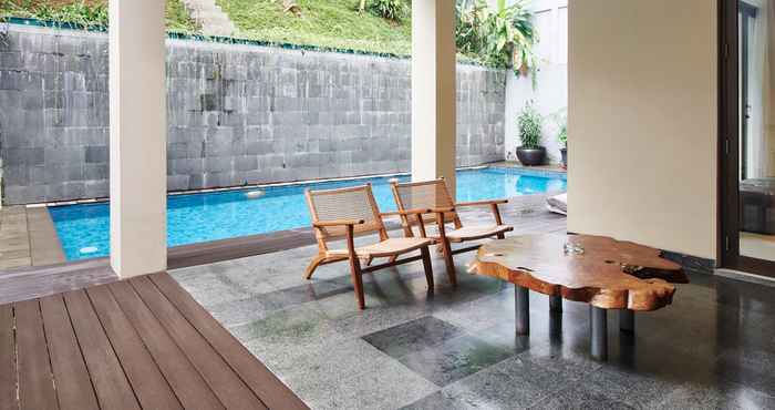 สระว่ายน้ำ 3 BR City View Villa with a private pool 2