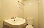 In-room Bathroom 2 Nozz Hotel (Dekat Bandara Ahmad Yani Semarang)