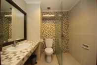 In-room Bathroom Hotel Maharani Jakarta