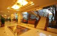 Lobi 5 Hotel Maharani Jakarta