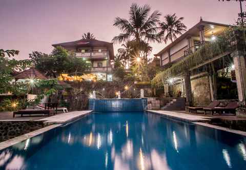 Kolam Renang Puri Saron Madangan Hotel