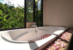 Toilet Kamar 3 Anahata Villas and Spa Resort