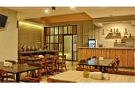 Bar, Cafe and Lounge M Hotel Lombok