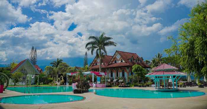 Kolam Renang Royal Orchids Garden Hotel & Condominium