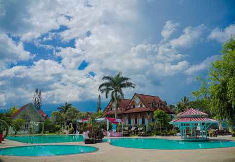 Kolam Renang Royal Orchids Garden Hotel & Condominium