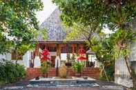 Exterior Villa Kayu Raja