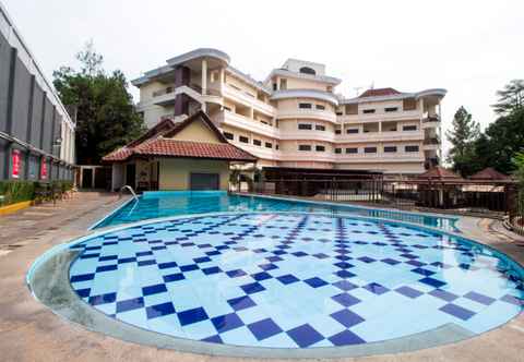 Kolam Renang Karang Setra Hotel & Cottages 