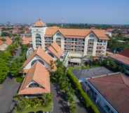 Bên ngoài 4 Hotel Santika Cirebon