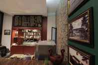 Bar, Cafe and Lounge Hotel Santika Cirebon