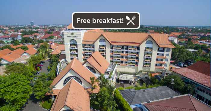 Bên ngoài Hotel Santika Cirebon