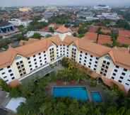 Exterior 3 Hotel Santika Cirebon