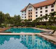 Swimming Pool 6 Hotel Santika Cirebon