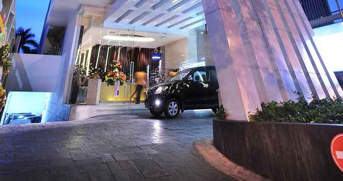 Exterior Midtown Hotel Surabaya