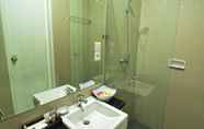 In-room Bathroom 7 Griya Sunset Kuta