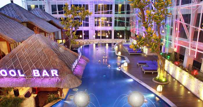 Kolam Renang Grand Mega Resort & Spa