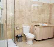 Toilet Kamar 5 Grand Paradise Hotel