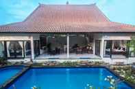 Swimming Pool Ambary House