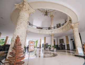 Lobby 2 The Grand Palace Hotel Yogyakarta