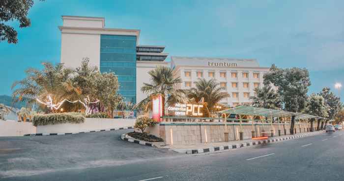 Bên ngoài Truntum Padang Hotel