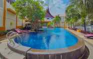 Swimming Pool 7 Truntum Padang Hotel