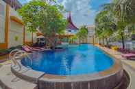 Swimming Pool Truntum Padang Hotel