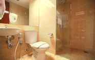 Toilet Kamar 4 Centro City Service Apartment
