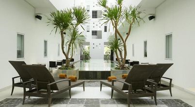 Lobby 4 Amaris Hotel Sunset Road