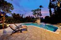 Swimming Pool Villa Cemadik 