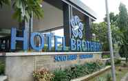 Bangunan 2 Hotel Brothers Solo Baru