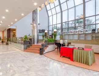 Lobby 2 Lux Tychi Hotel Malang