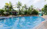 Swimming Pool 5 Lux Tychi Hotel Malang