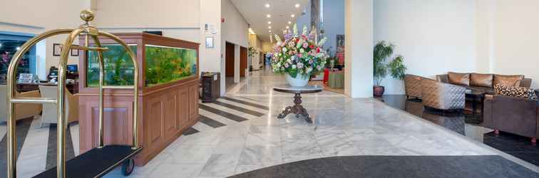 Lobi Lux Tychi Hotel Malang