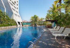 Swimming Pool 2 Lux Tychi Hotel Malang