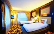 Kamar Tidur 4 Grand Rocky Hotel Bukittinggi