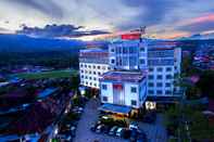 Bangunan Grand Rocky Hotel Bukittinggi