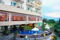 Kolam Renang Grand Rocky Hotel Bukittinggi