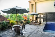 Swimming Pool Hotel Puri Ayu