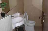 Toilet Kamar Top Hotel Manado by Gran Puri