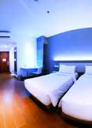 BEDROOM Amaris Hotel Season City Jakarta