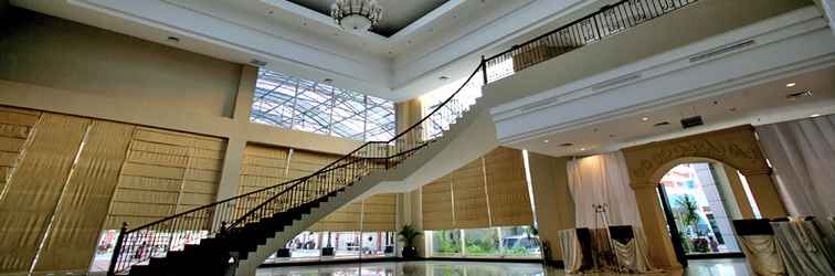 Lobby Grage Hotel Cirebon