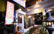 ภายนอกอาคาร 5 Blue Safir Hotel Malioboro