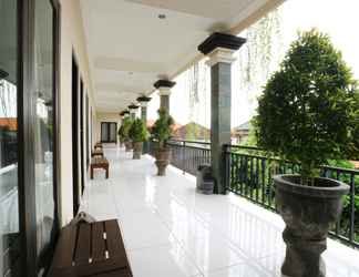 Lobi 2 Warapsari Inn