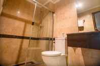 Toilet Kamar Olympic Hotel