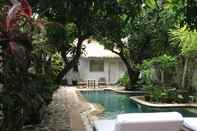 Swimming Pool Scallywags Gili Air