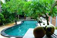 Swimming Pool Coconut Dream