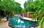 Swimming Pool 5 Coconut Dream