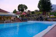 Swimming Pool Inna Tretes Hotel